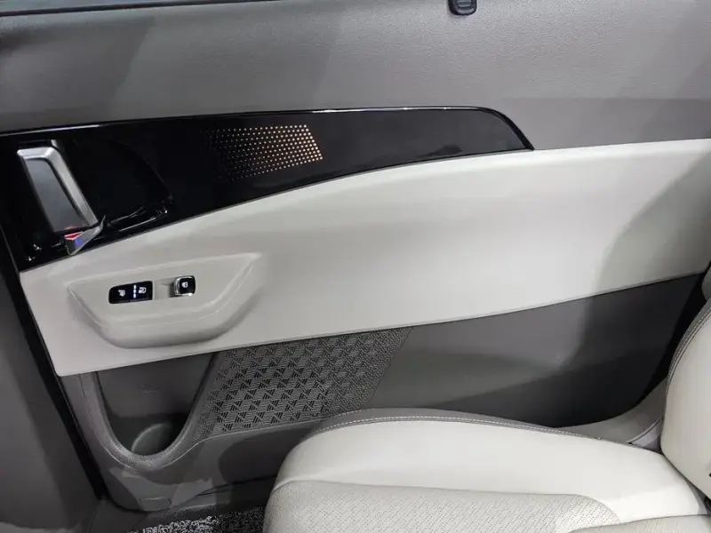 2025 Kia Carnival с пробегом 11 589 км