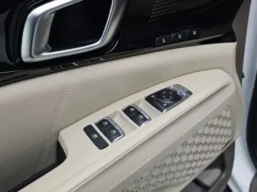 2025 Kia Carnival с пробегом 11 589 км