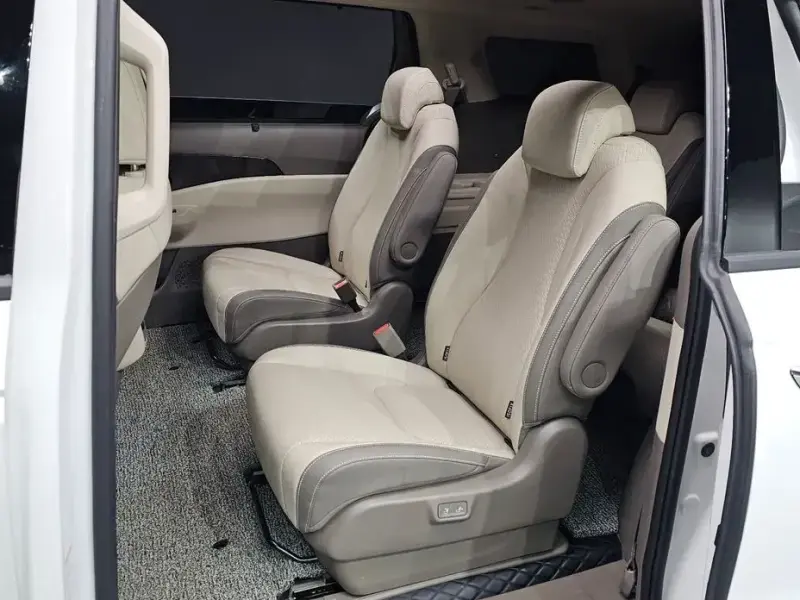 2025 Kia Carnival с пробегом 11 589 км