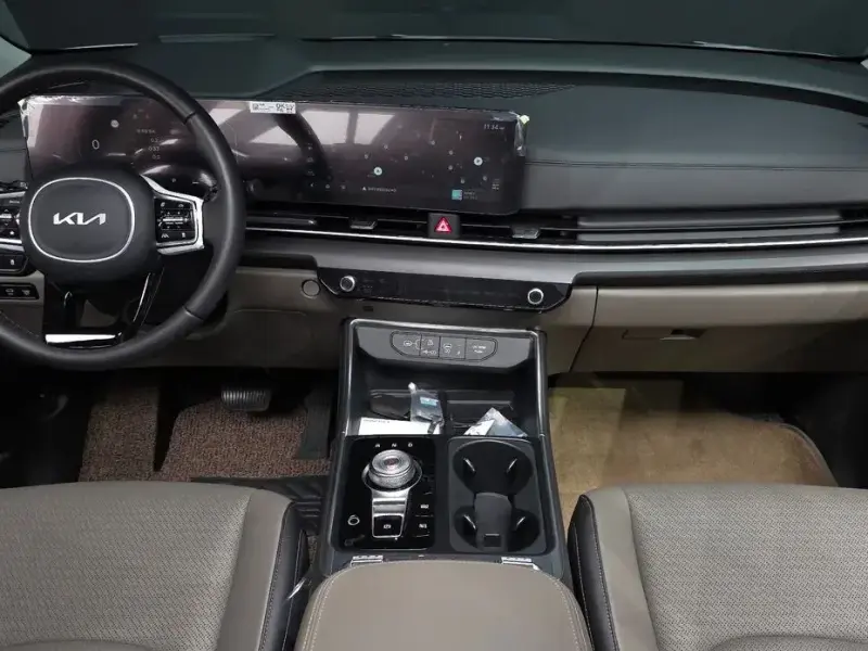 2024 Kia Carnival с пробегом 25 651 км