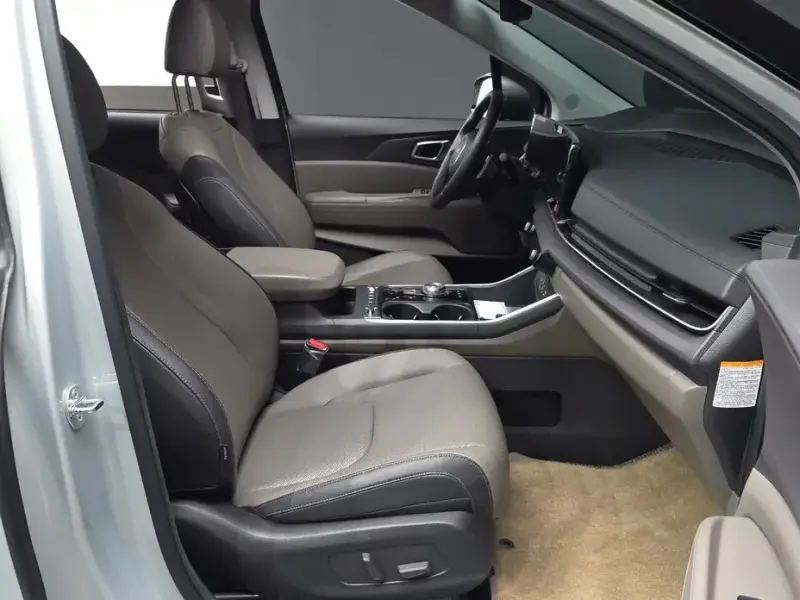 2024 Kia Carnival с пробегом 25 651 км