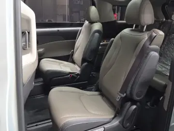 2024 Kia Carnival с пробегом 25 651 км