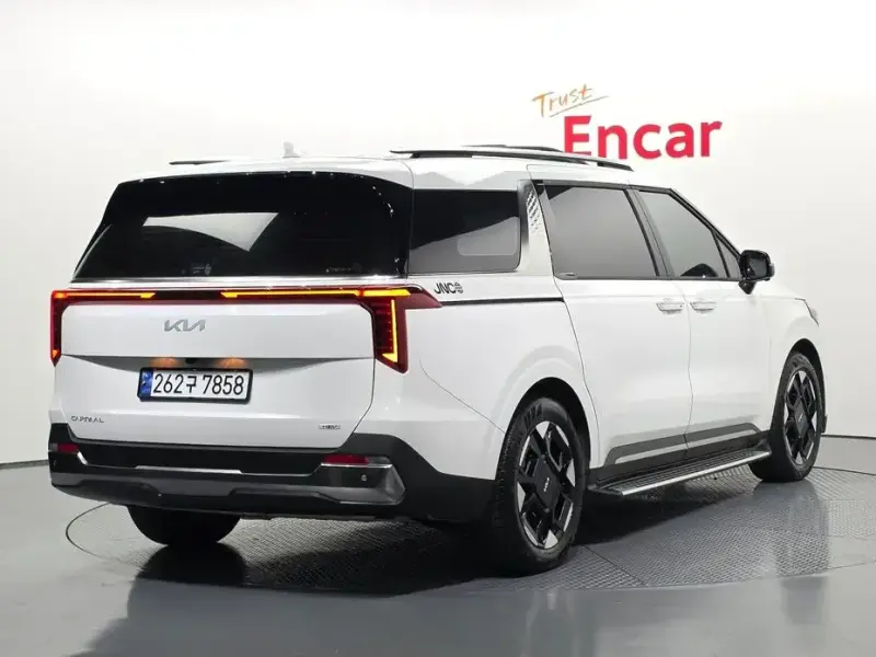 2024 Kia Carnival с пробегом 20 744 км