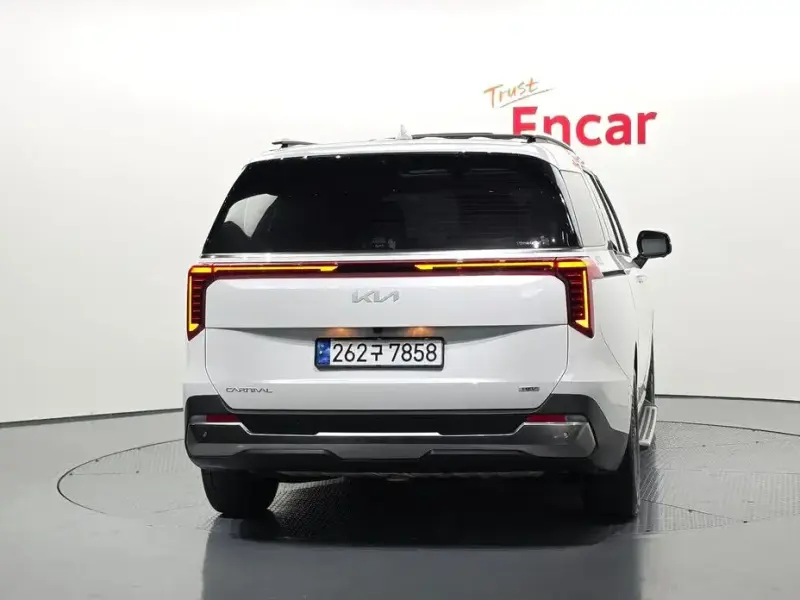 2024 Kia Carnival с пробегом 20 744 км