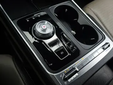 2025 Kia Carnival с пробегом 12 051 км