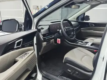 2025 Kia Carnival с пробегом 12 051 км