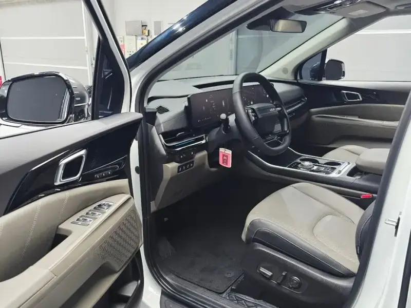 2025 Kia Carnival с пробегом 12 051 км