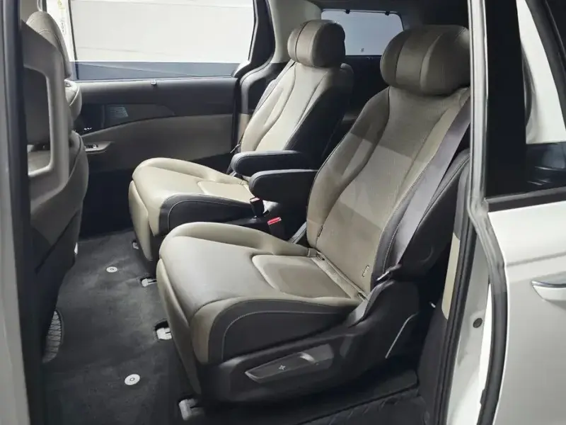 2025 Kia Carnival с пробегом 12 051 км
