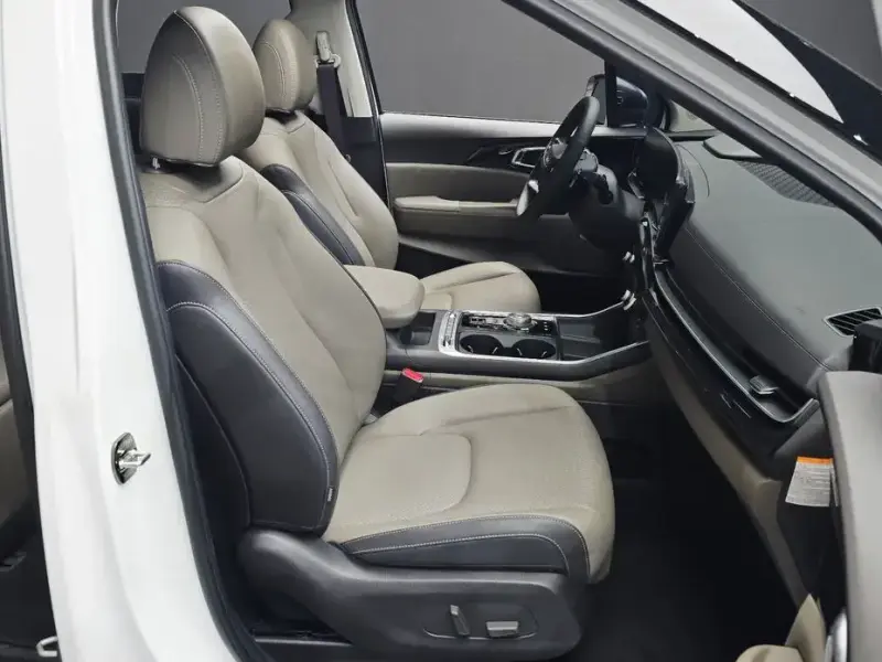 2025 Kia Carnival с пробегом 12 051 км