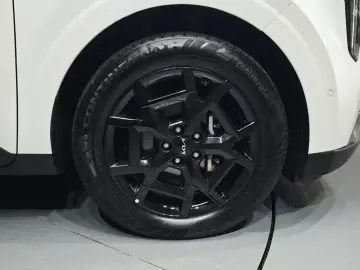2025 Kia Carnival с пробегом 12 051 км