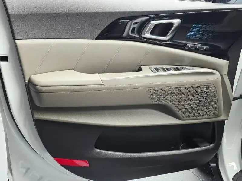 2025 Kia Carnival с пробегом 12 051 км