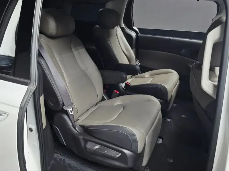 2025 Kia Carnival с пробегом 12 051 км