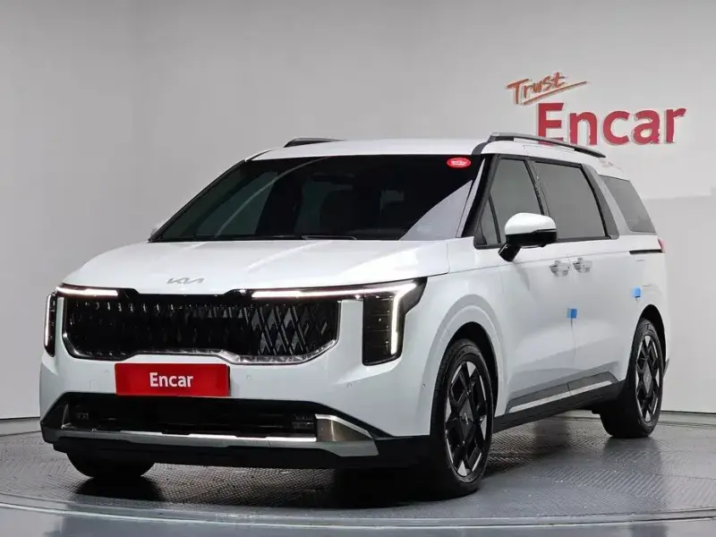 2025 Kia Carnival с пробегом 8 500 км