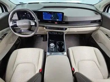 2025 Kia Carnival с пробегом 8 500 км