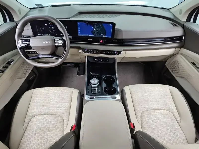 2025 Kia Carnival с пробегом 8 500 км