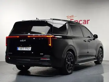 2025 Kia Carnival с пробегом 4 951 км