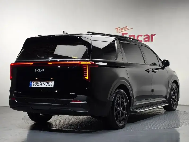 2025 Kia Carnival с пробегом 4 951 км