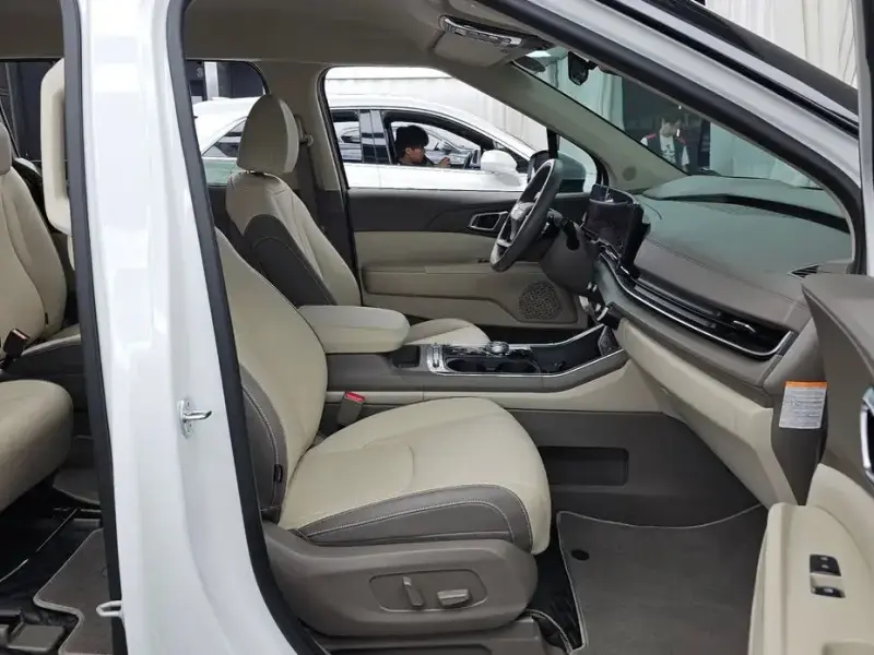 2025 Kia Carnival с пробегом 8 500 км