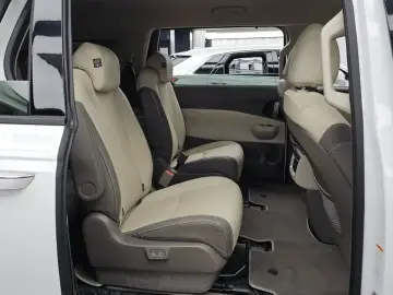 2025 Kia Carnival с пробегом 8 500 км
