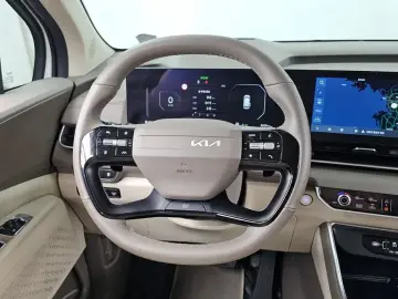 2025 Kia Carnival с пробегом 8 500 км