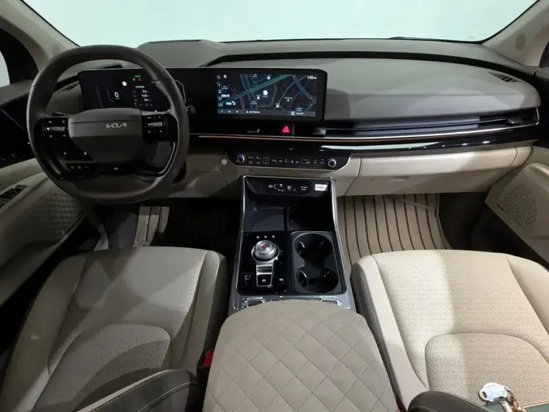2025 Kia Carnival с пробегом 4 951 км