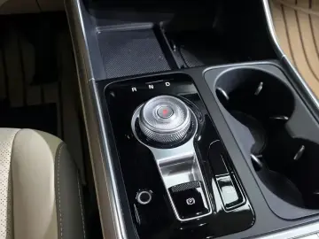 2025 Kia Carnival с пробегом 4 951 км