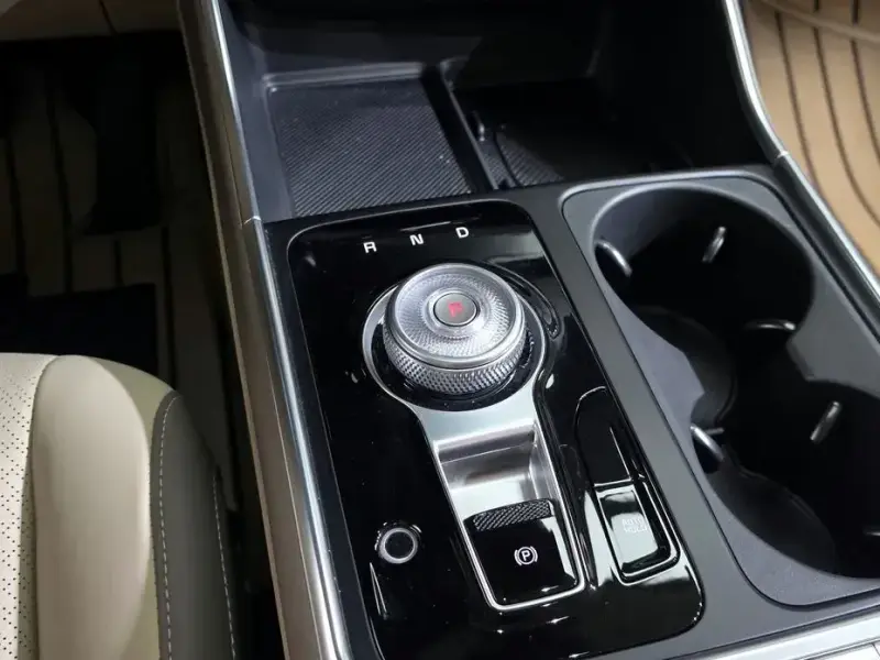 2025 Kia Carnival с пробегом 4 951 км