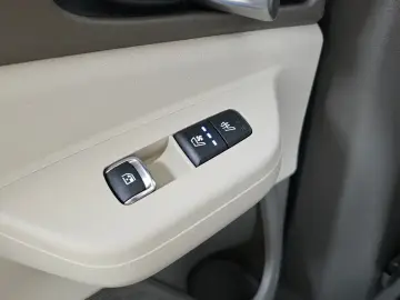 2025 Kia Carnival с пробегом 8 500 км