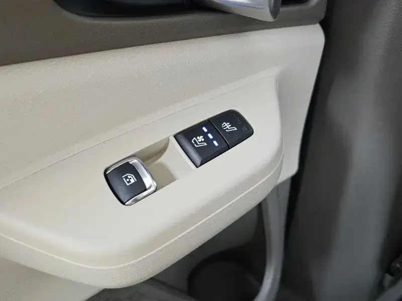 2025 Kia Carnival с пробегом 8 500 км