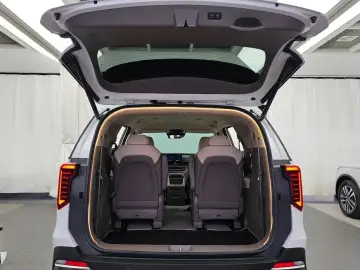2025 Kia Carnival с пробегом 8 500 км