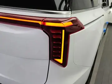 2025 Kia Carnival с пробегом 8 500 км