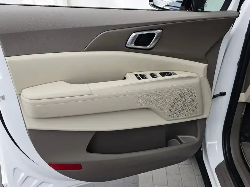 2025 Kia Carnival с пробегом 8 500 км
