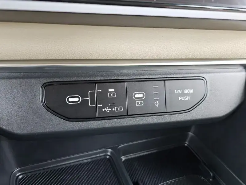 2025 Kia Carnival с пробегом 8 500 км