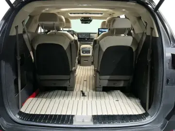 2025 Kia Carnival с пробегом 4 951 км