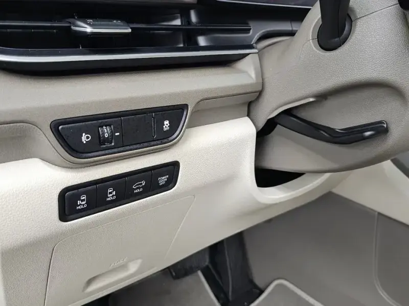 2025 Kia Carnival с пробегом 8 500 км