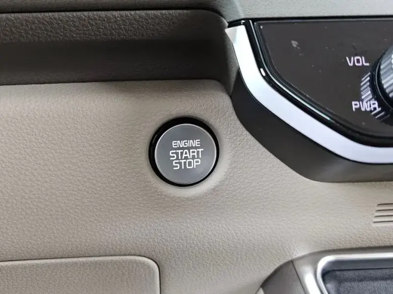 2025 Kia Carnival с пробегом 8 500 км