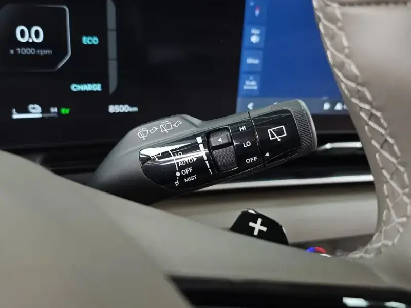 2025 Kia Carnival с пробегом 8 500 км