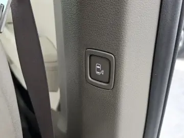 2025 Kia Carnival с пробегом 8 500 км