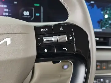 2025 Kia Carnival с пробегом 8 500 км