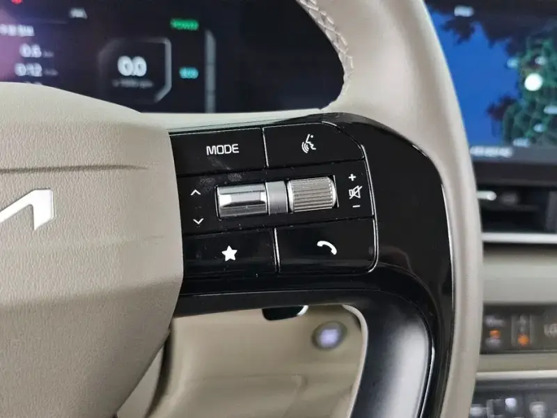 2025 Kia Carnival с пробегом 8 500 км