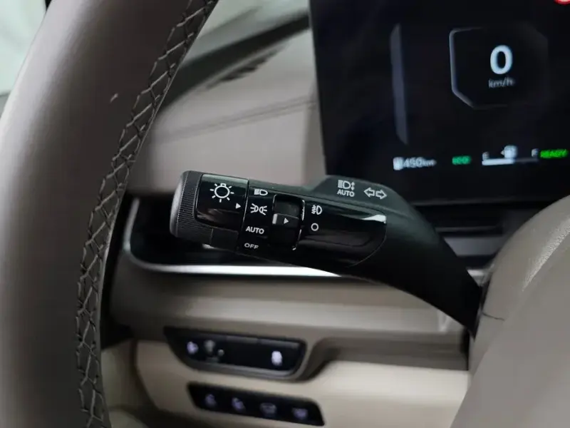 2025 Kia Carnival с пробегом 8 500 км