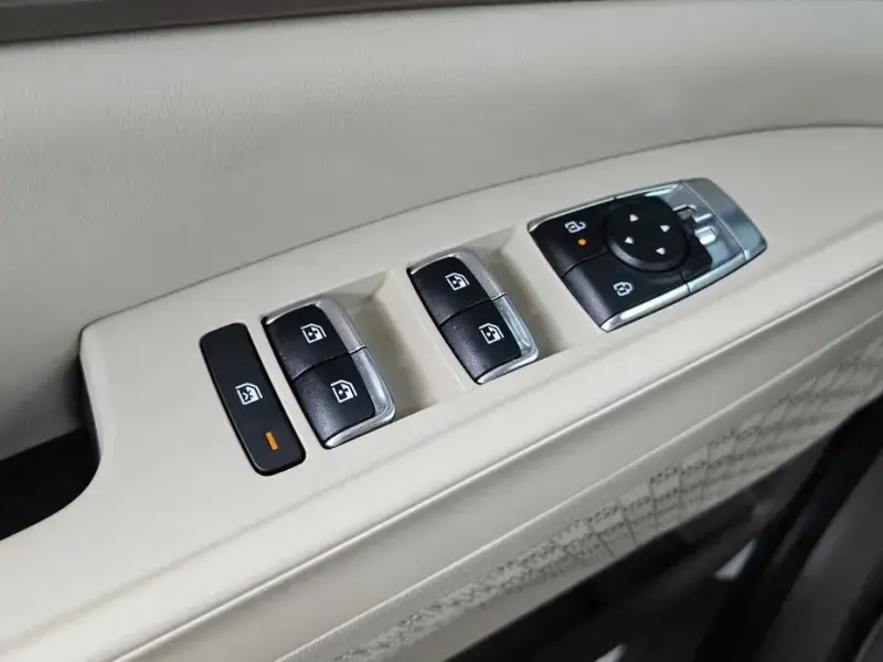 2025 Kia Carnival с пробегом 8 500 км