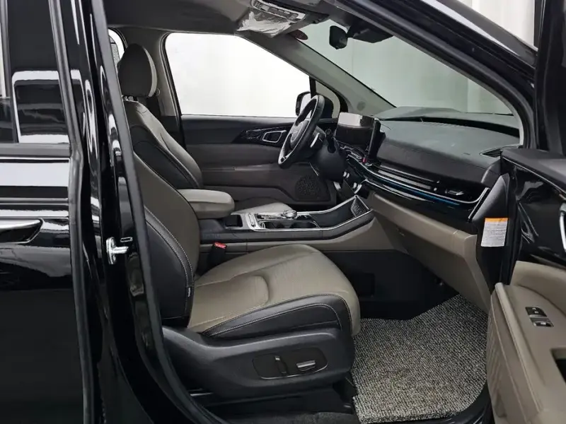 2024 Kia Carnival с пробегом 28 003 км