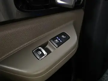 2024 Kia Carnival с пробегом 28 003 км