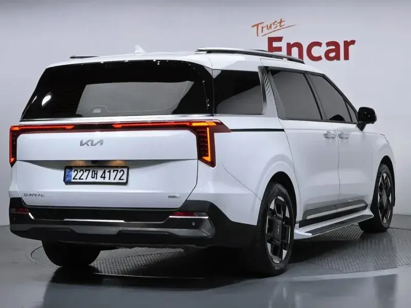 2024 Kia Carnival с пробегом 33 316 км
