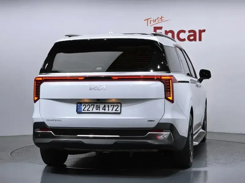 2024 Kia Carnival с пробегом 33 316 км
