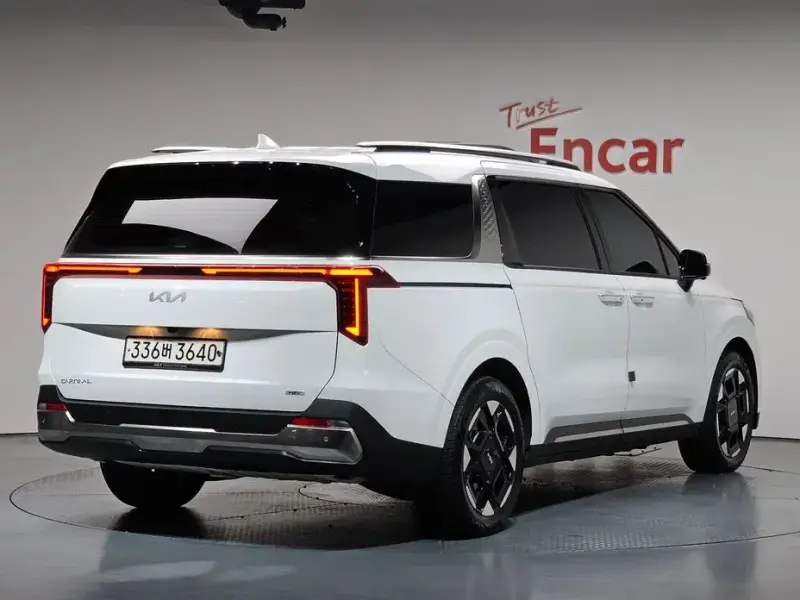 2024 Kia Carnival с пробегом 16 682 км