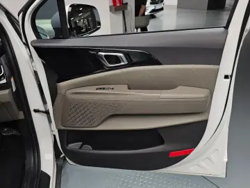 2024 Kia Carnival с пробегом 16 682 км