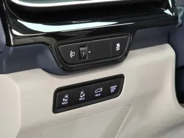 2024 Kia Carnival с пробегом 48 956 км