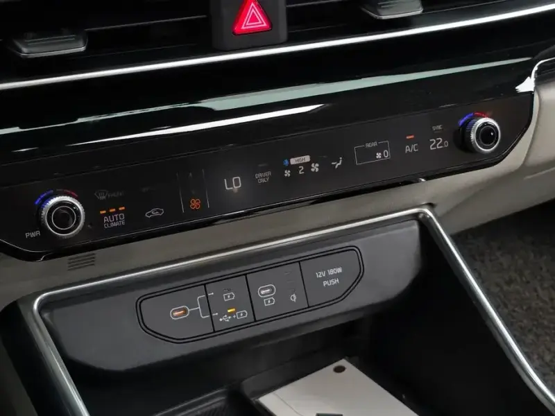 2024 Kia Carnival с пробегом 48 956 км